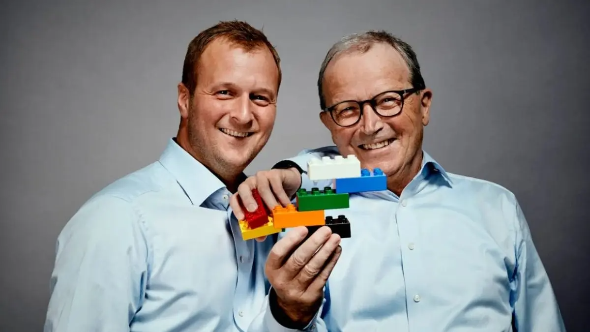 Kjeld Kirk Kristiansen og hans søn, Thomas Kirk Kristiansen, er blandt dem, der vil blive hårdest ramt af formueskatten. Foto: Kirkbi/ PR