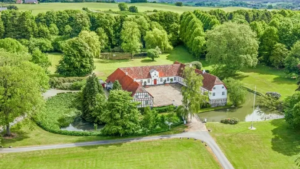 Det var ejendomsmægleren Lilienhoff, der fik solgt Tyrrestrup Gods. Foto: Lilienhoff