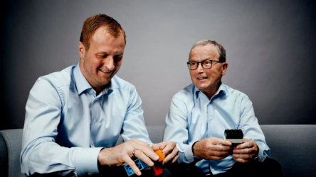 Kjeld Kirk Kristiansen med sønnen, Thomas Kirk Kristiansen. Foto: Lego/Kirkbi/ PR
